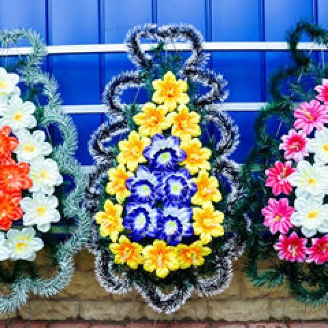 Coroanele scumpe, furate de pe morminte și revândute